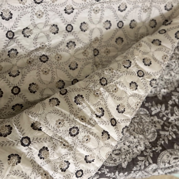 Croft & Barrow Full/Queen Damaske Reversible Bedspread - Picture 3 of 5